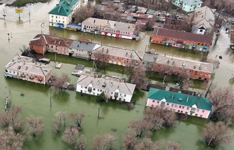 Kremlin Warns Floods May Worsen As Kazakhstan, Russia Evacuate 100,000 